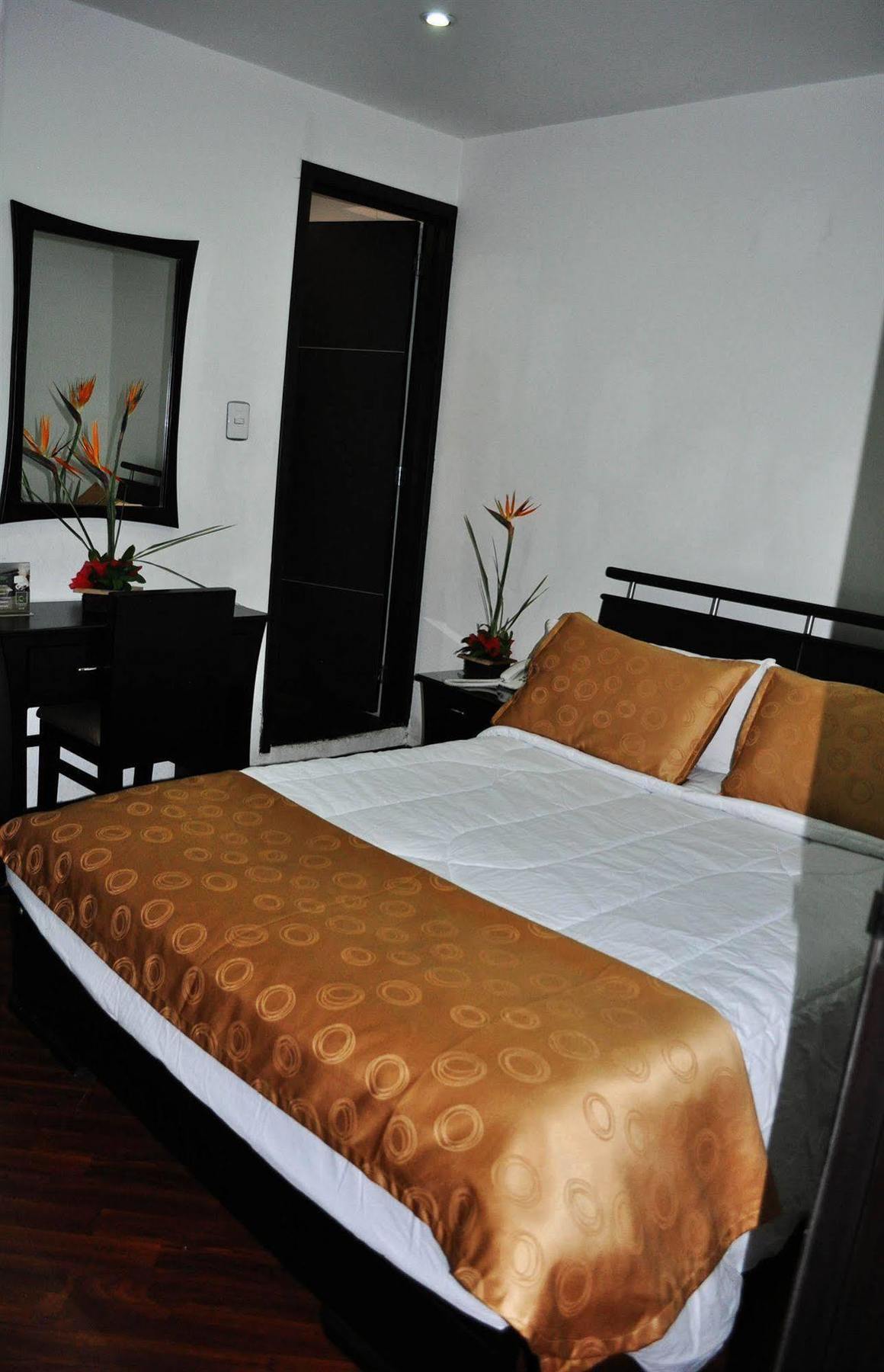 Hotel Quality Comfort House Богота Екстериор снимка