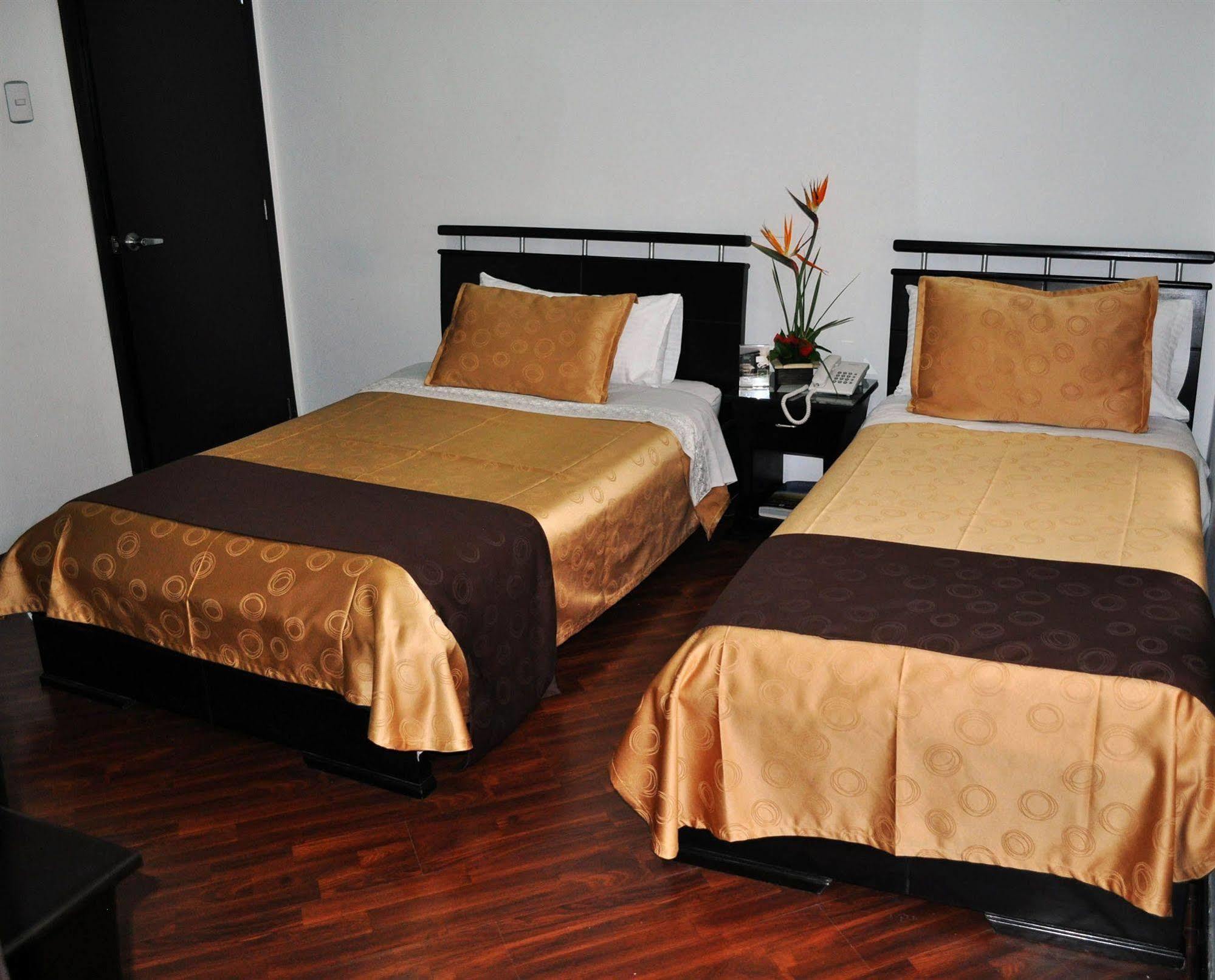 Hotel Quality Comfort House Богота Екстериор снимка