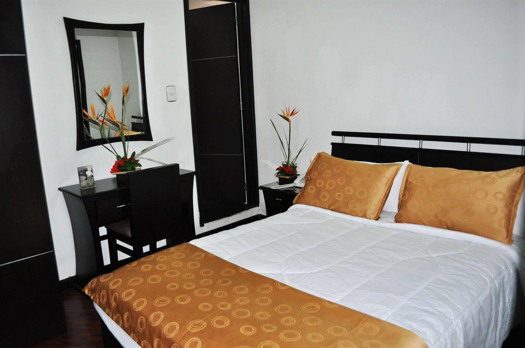 Hotel Quality Comfort House Богота Екстериор снимка